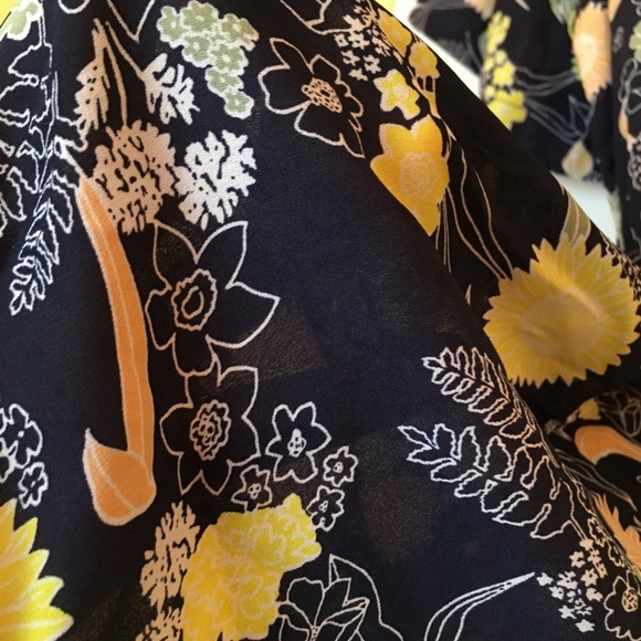 ModCloth Blue Floral With the Breeze VNeck Top 1X - Picture 7 of 10